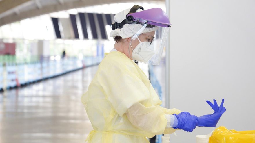 Sanidad vuelve a sumar a La Palma dos positivos “sin validar”