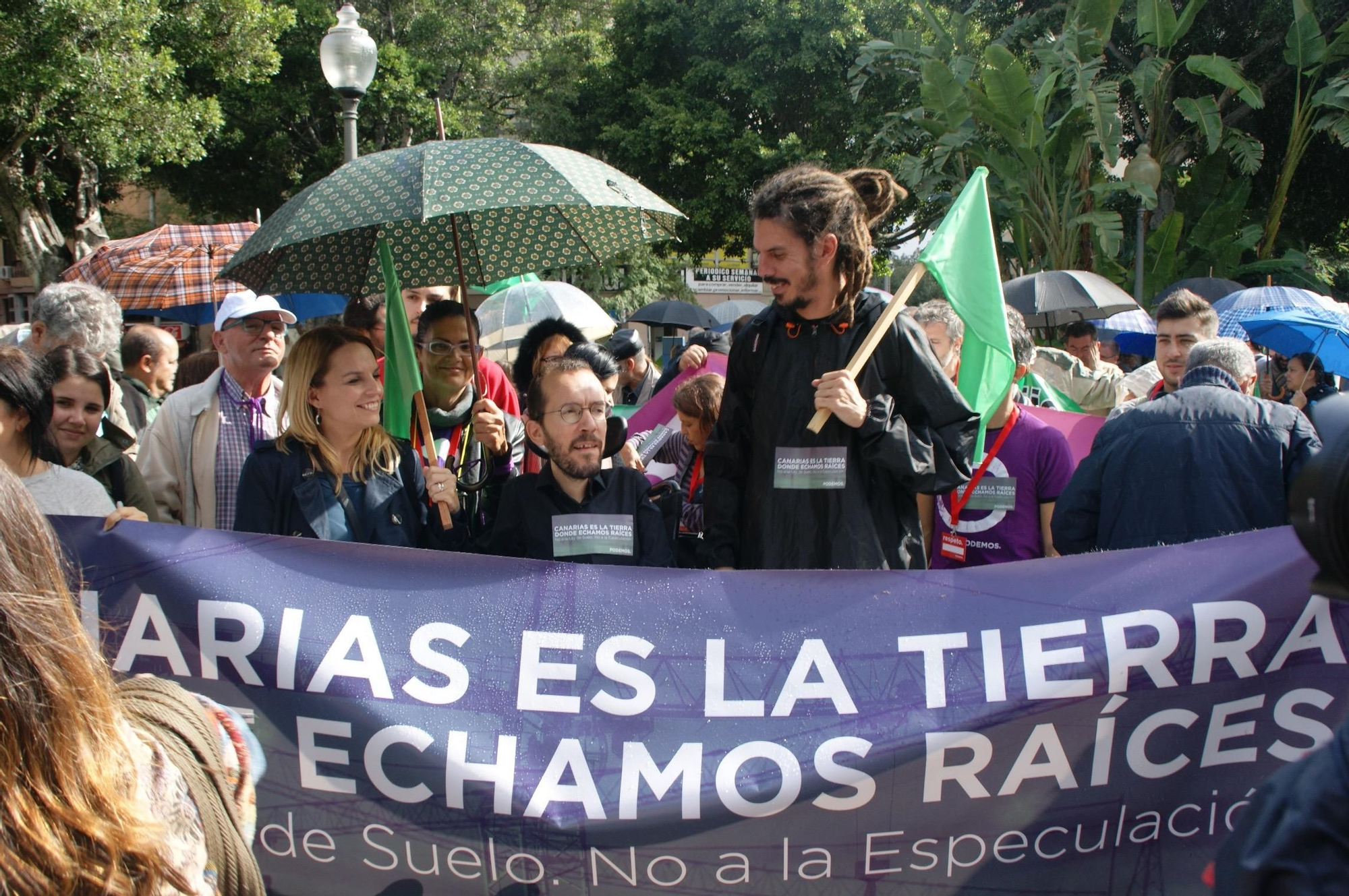 Pablo Echenique, junto al diputado Alberto Rodríguez, hizo acto de presencia al comienzo de la protesta