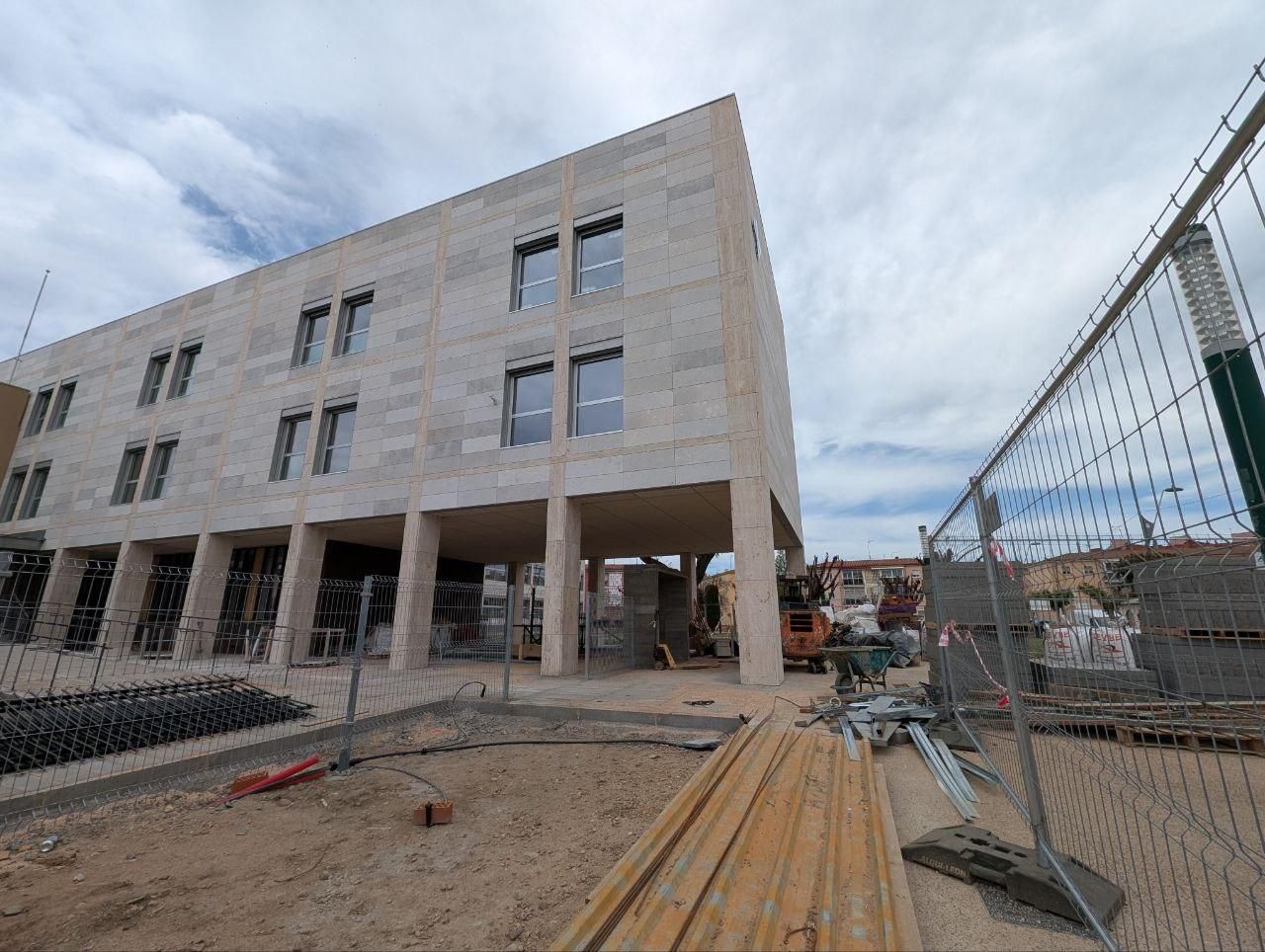 Estado del centro de salud de Pinilla el día que acaba la prórroga para entregar las obras.