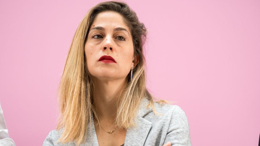 Archivo - La coordinadora federal de Sumar, Lara Hernández, durante una rueda de prensa, en el Espacio Larra, a 26 de octubre de 2024, en Madrid (España).