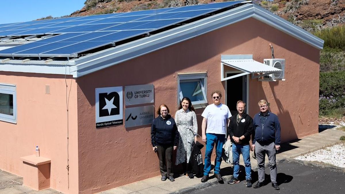 El sistema de paneles solares se instaló en el tejado del edificio de servicios, junto al NOT, en el Observatorio del Roque de Los Muchachos, en las cumbres de la Villa de Garafía. Foto: Joonas Viuho