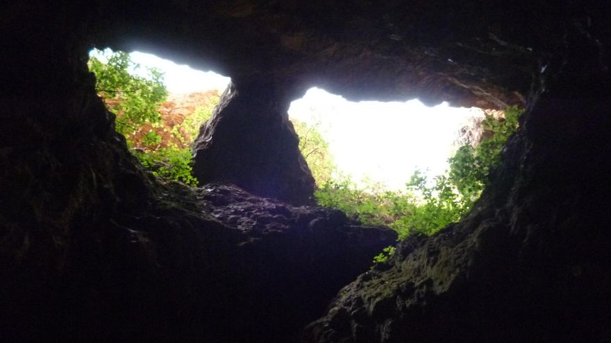 Luces y contraluces, puentes, vigas rocosas conservadas, gama de colores