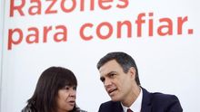 Pedro Sánchez junto a Cristina Narbona.