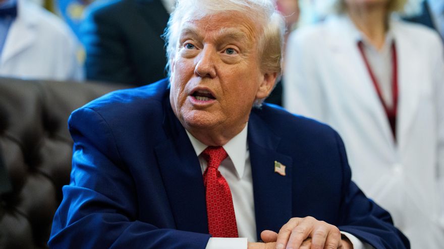 Trump dice que EEUU ha atacado una zona portuaria "donde se carga droga" en su campaña contra Venezuela