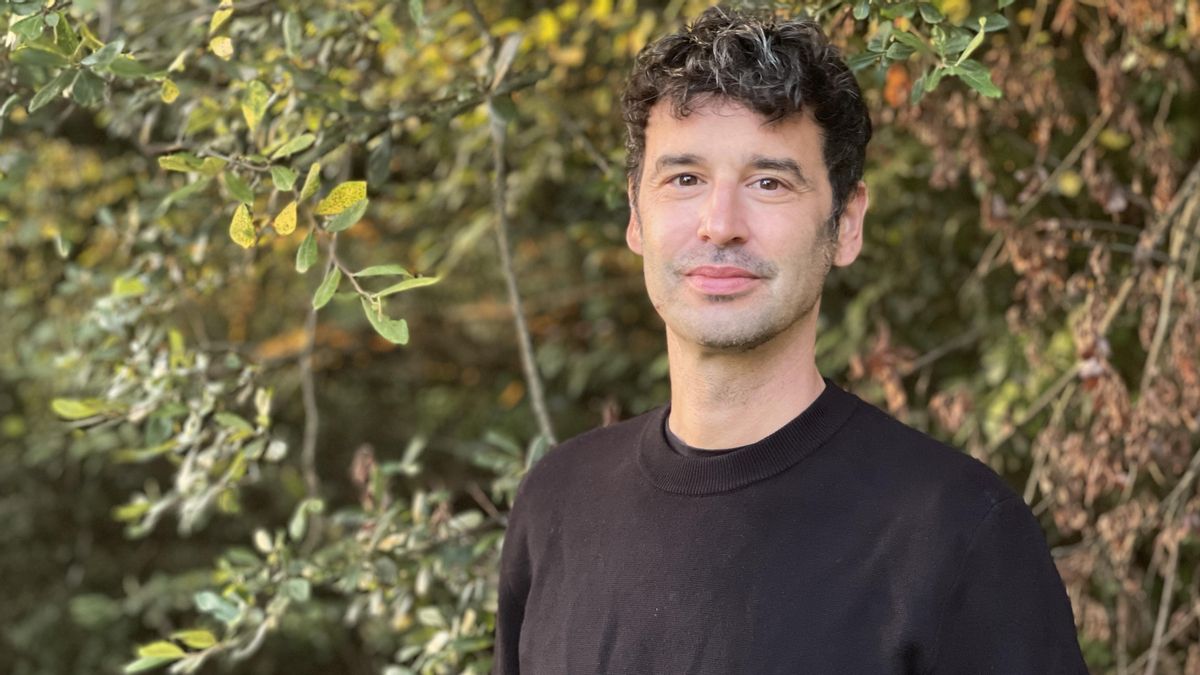 Antonio Sánchez Gómez convierte la devastación minera de Bolivia en literatura de resistencia con 'Remover la tierra'