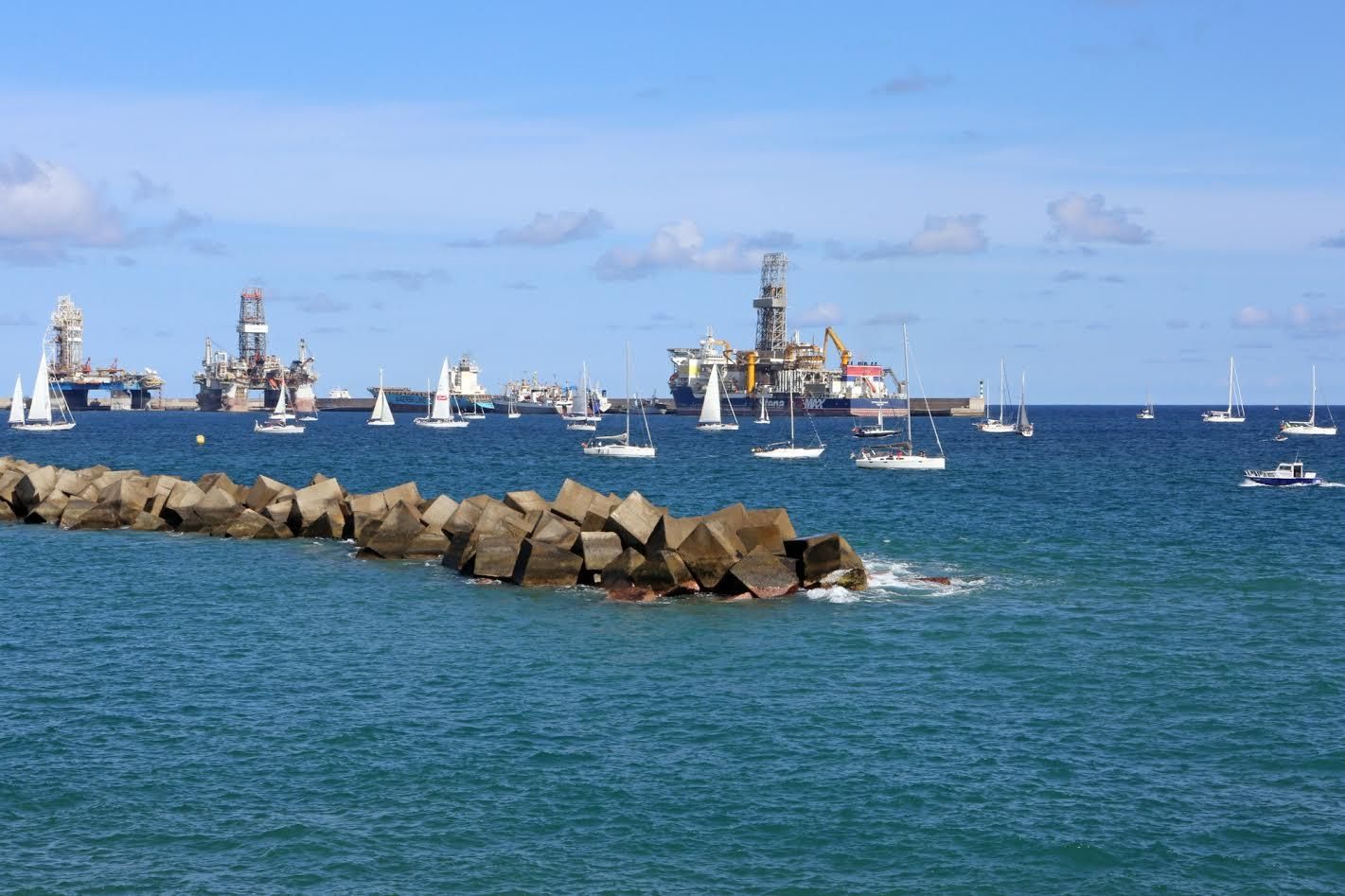 Las embarcaciones de la ARC zarpan hacia el Caribe. (ALEJANDRO RAMOS)