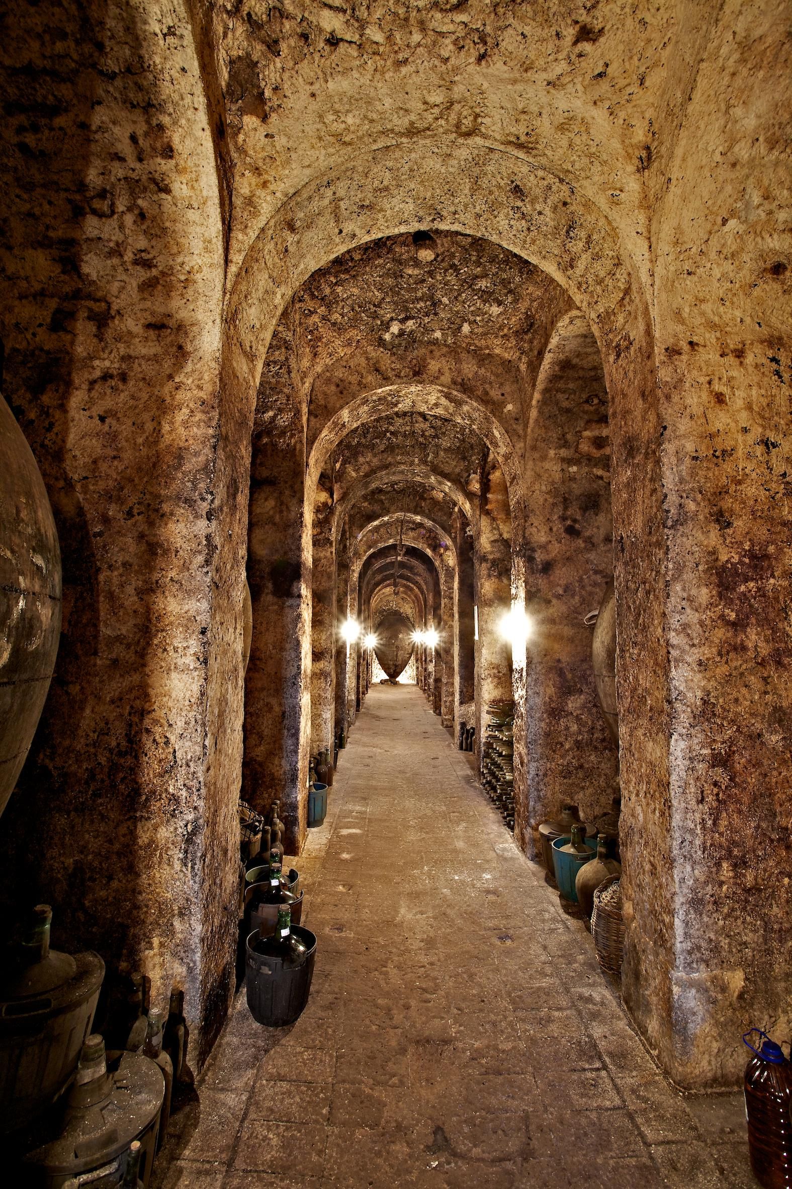 Cueva en Horche (Guadalajara), una de las 500 que existen, donde se elabora vino desde hace cientos de años sobre todo para el consumo familiar