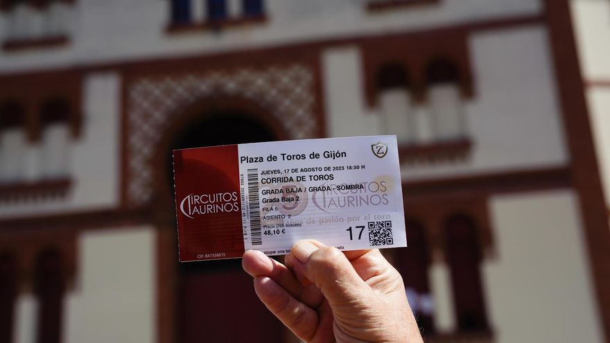 Gijón retoma la feria taurina y escenifica una fuerte división social y política