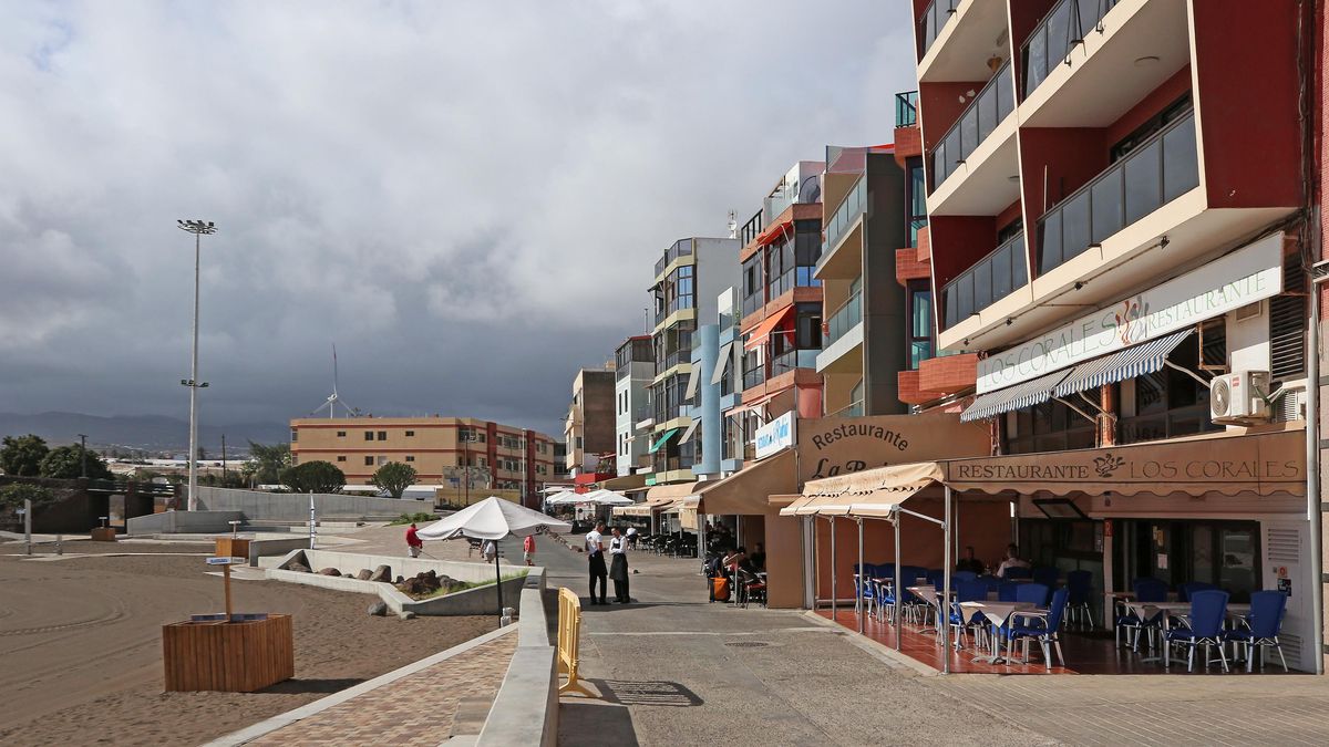 Locales de restauración en Playa de Melenara, Telde, sin prácticamente clientes