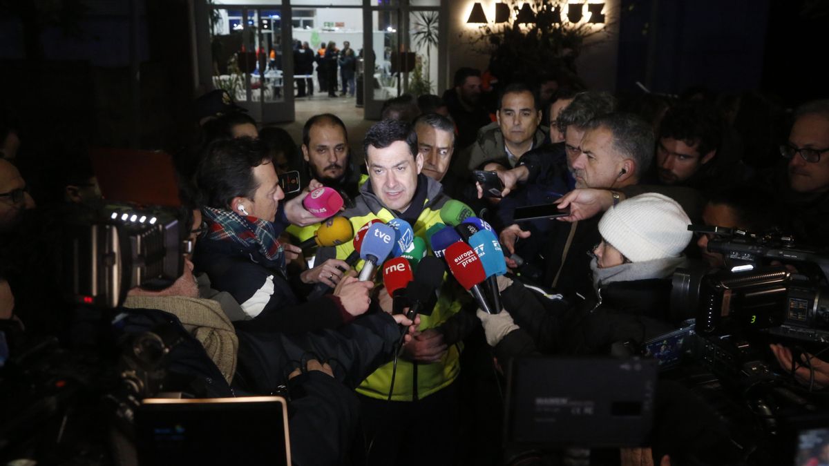 Juanma Moreno comparece ante los medios de comunicación