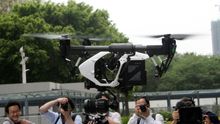 Vuelo de un dron en la sede de la empresa china DJI en Shenzhen.