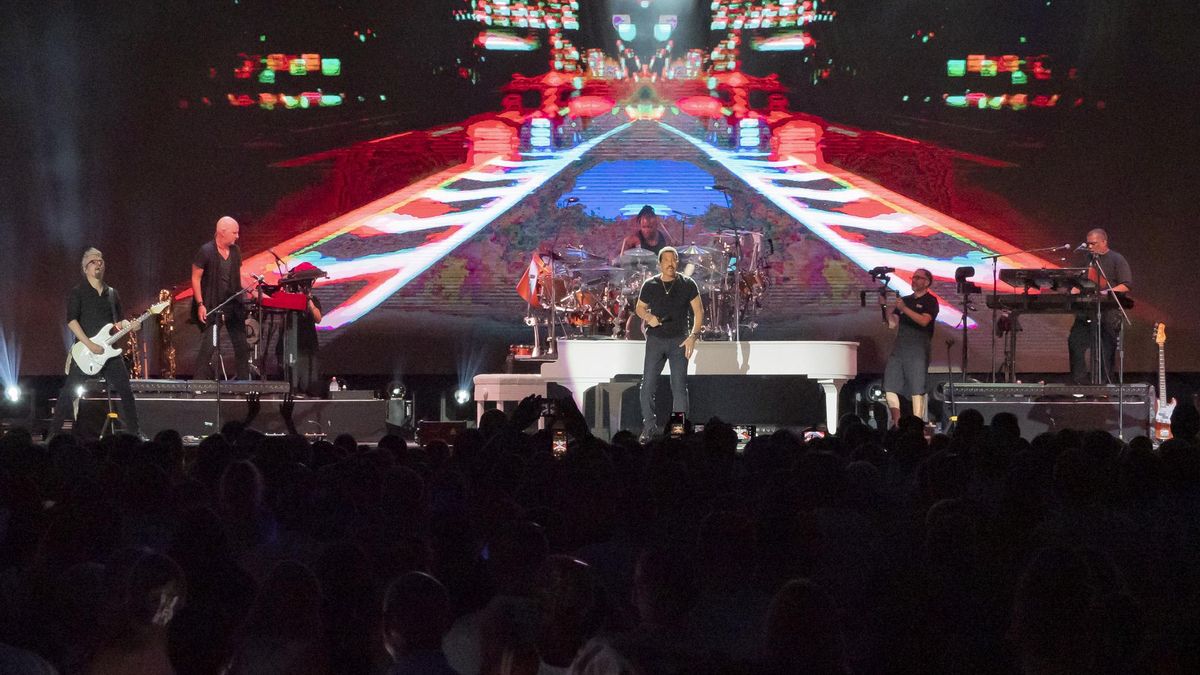 Así se veía el escenario con Lionel Richie y su banda