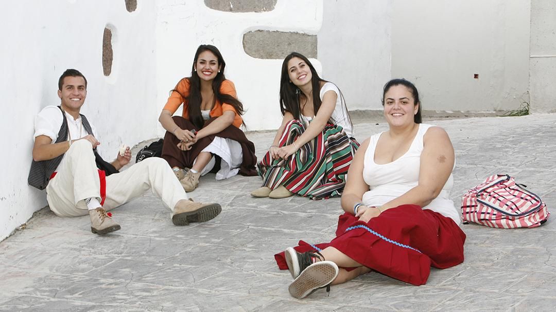Las calles de Santa Lucía de Tirajana se llenan con motivo de la romería de Los Labradores. (Foto: Alejandro Ramos).