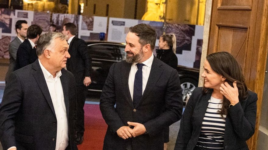 El presidente de Vox, Santiago Abascal, junto al primer ministro de Hungría, Viktor Orban, en Budapest