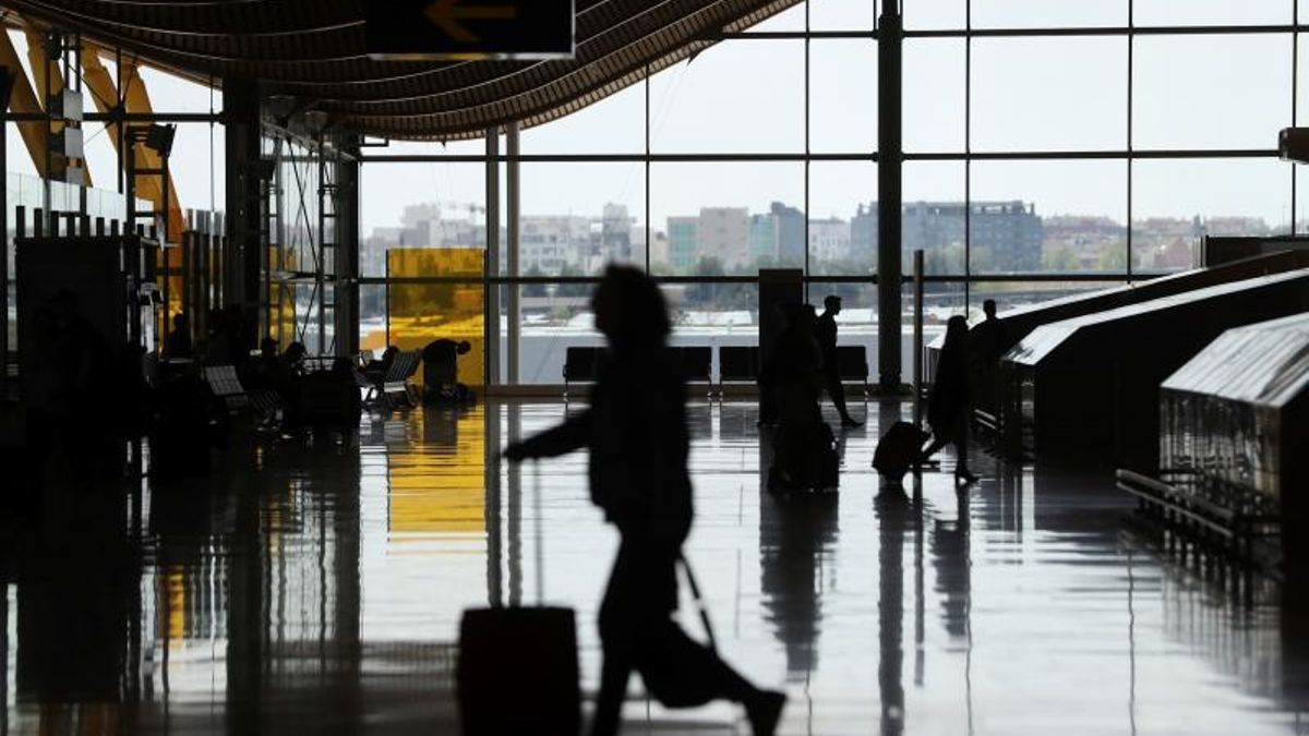 Movimiento de viajeros en el aeropuerto de Madrid-Barajas Adolfo Suárez.
