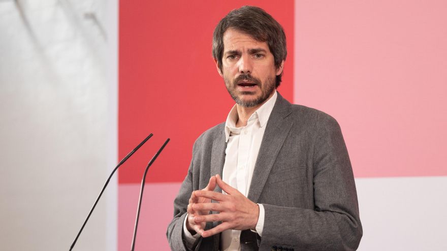 El portavoz de Sumar, Ernest Urtasun, ofrece una rueda de prensa, en el Espacio Rastro, a 18 de marzo de 2024, en Madrid (España).