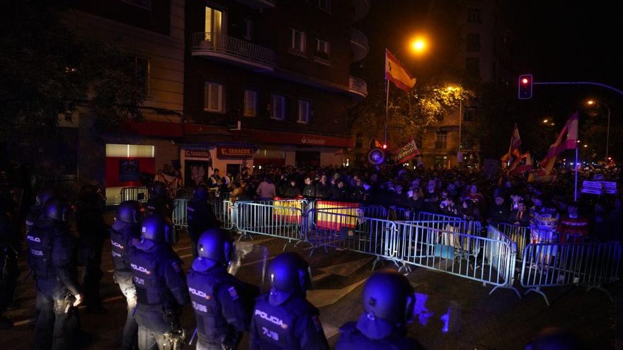 La protesta en Ferraz desde la perspectiva del amplio dispositivo policial