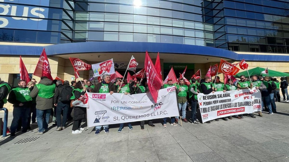 Decenas de trabajadores de Iberdrola se concentran en Toledo para exigir el "desbloqueo" de su convenio colectivo