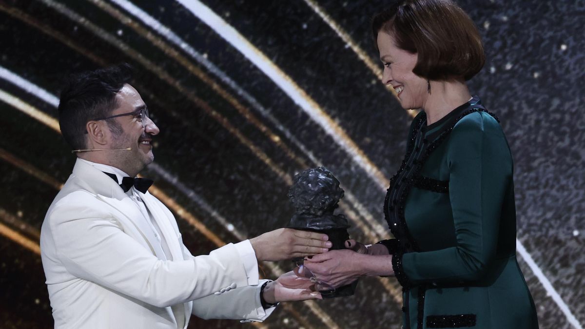 El reencuentro entre Bayona y Weaver