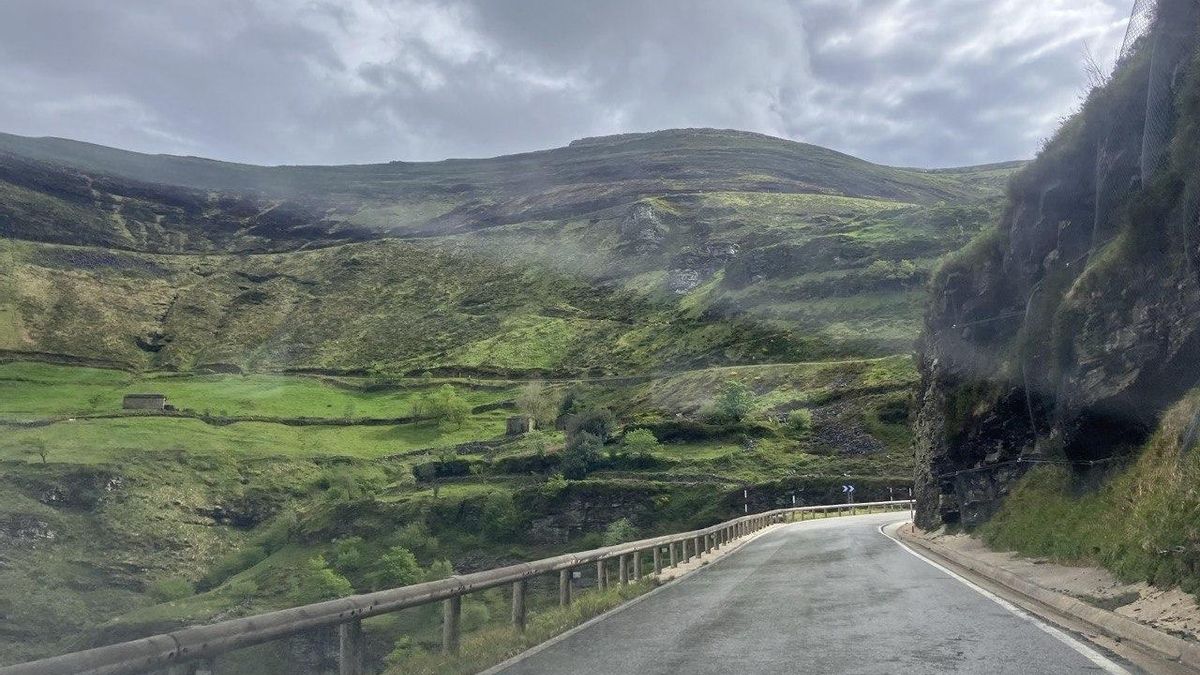 Carretera autonómica desde Vega de Pas al Puerto de Estacas de Trueba, limítrofe con Las Merindades, en Burgos.