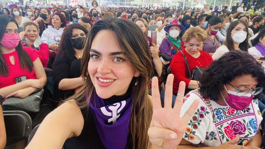 Andrea Chávez en la plaza del monumento a la Revolución, el 5 de marzo en Ciudad de México