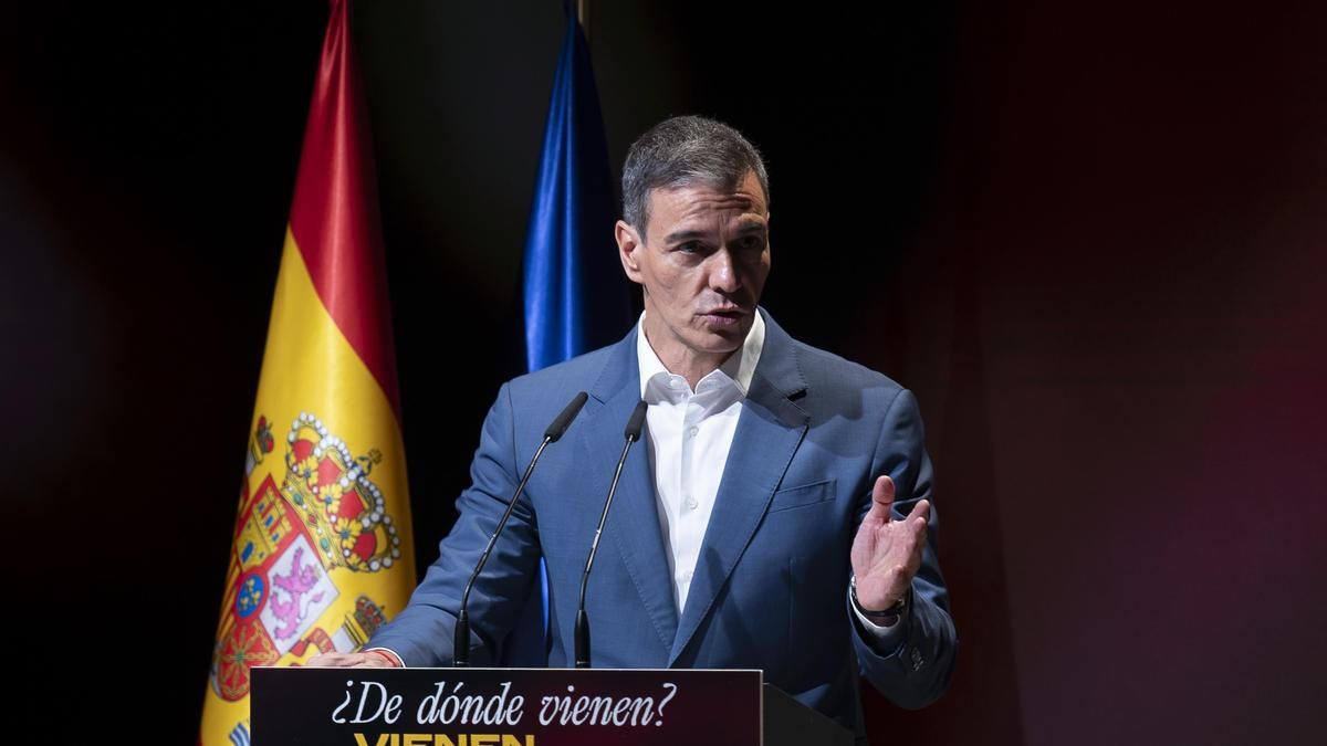 El presidente del Gobierno, Pedro Sánchez, durante la presentación del Plan de Integración y Ciudadanía y de la campaña institucional ‘¿De dónde vienen? Vienen de hacer país’, en el Colegio Oficial de Arquitectos de Madrid (COAM), a 30 de junio de 2026, e