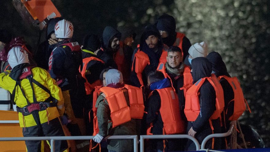 Unos 28.395 migrantes cruzaron el Canal de la Mancha en 2021