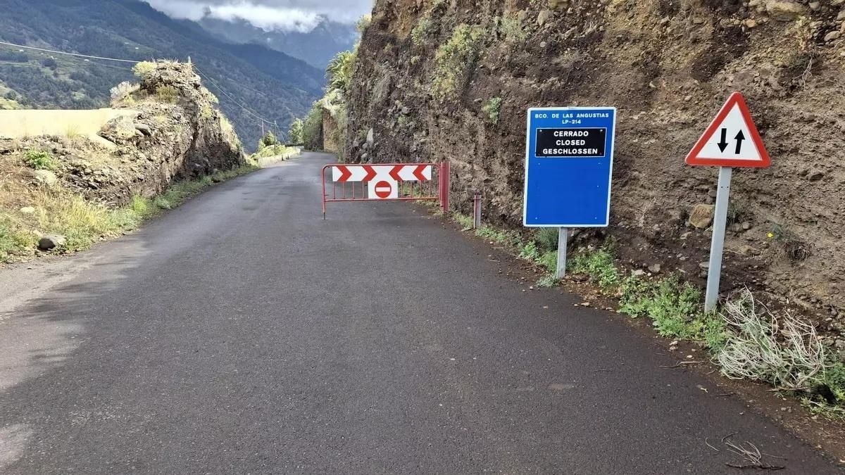 Cerrado el acceso a Los Brecitos por la crecida del barranco de Las Angustias