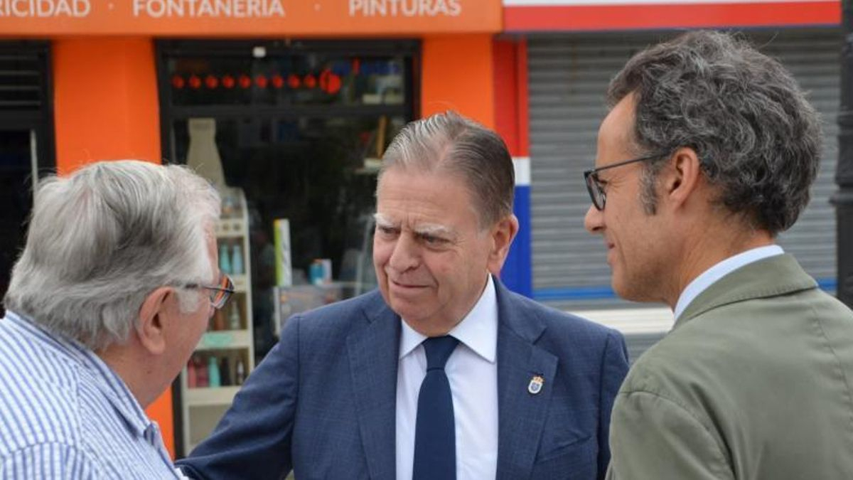 La izquierda exige al alcalde de Oviedo rectificar tras justificar la agresión fascista: “No creo que sean tan mala gente”