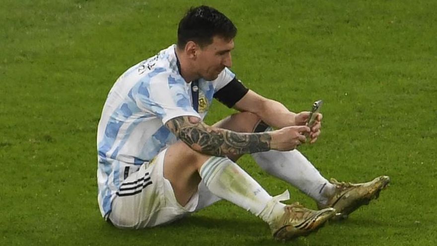 Messi comparte su felicidad con su familia por videollamada