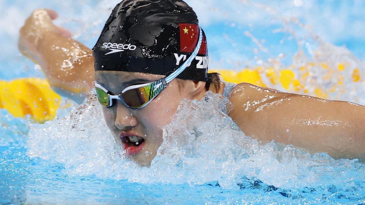 Yu Zidi, la nadadora de apenas 12 años, ha saltado a la primera línea internacional tras rozar el podio en los 200 estilos del Mundial de Natación de Singapur,