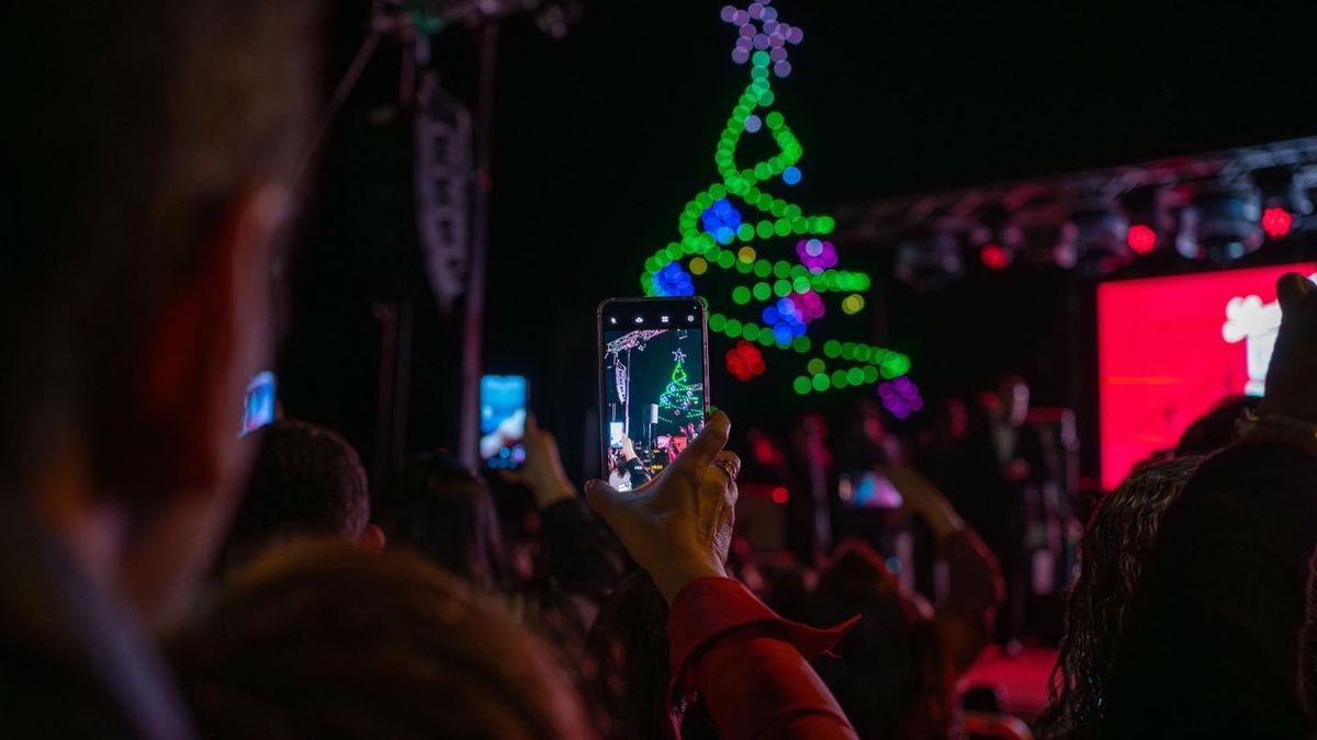 Santa Cruz de La Palma da la bienvenida a la Navidad con su tradicional encendido de luces y un espectáculo renovado con 300 drones