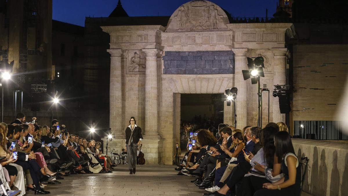 Desfile de Silbon en el Puente Romano