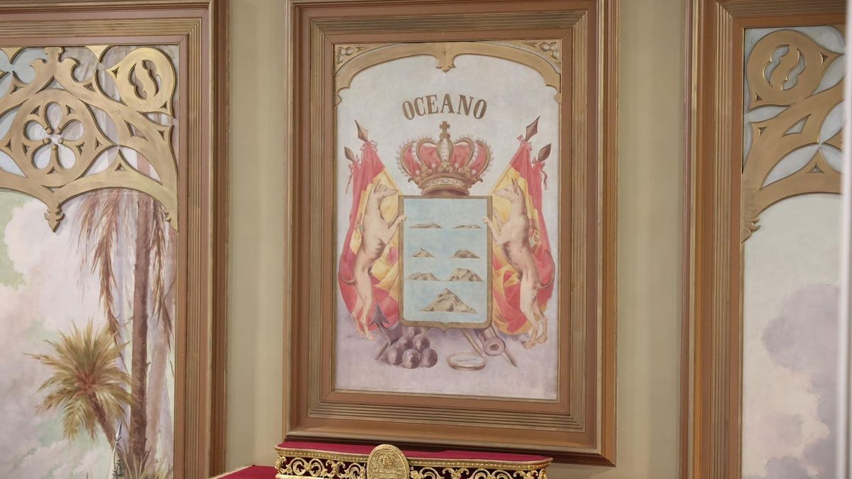El Parlamento recupera uno de sus antiguos escudos: “Llevaba más de 40 años oculto y lo hemos devuelto a los canarios”