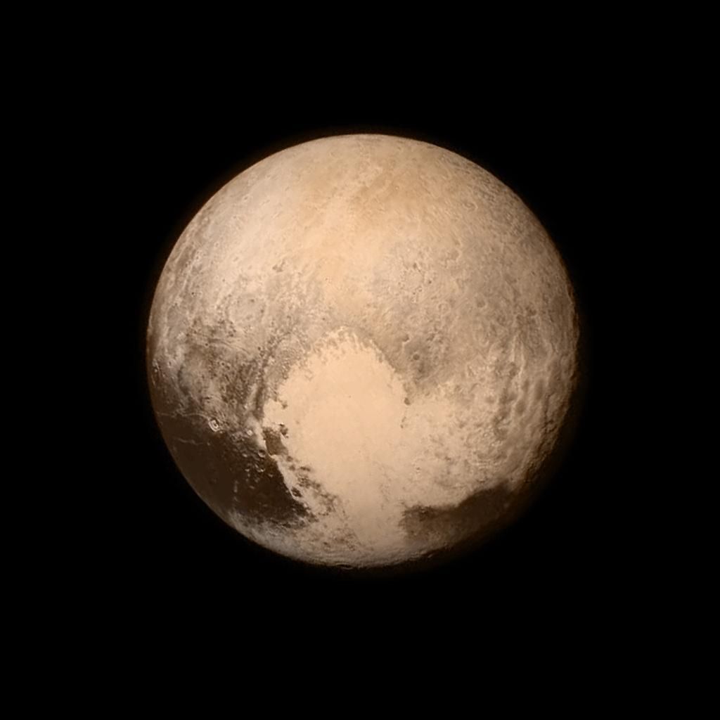 Imagen en color de Plutón, en una imagen captada por la sonda New Horizons