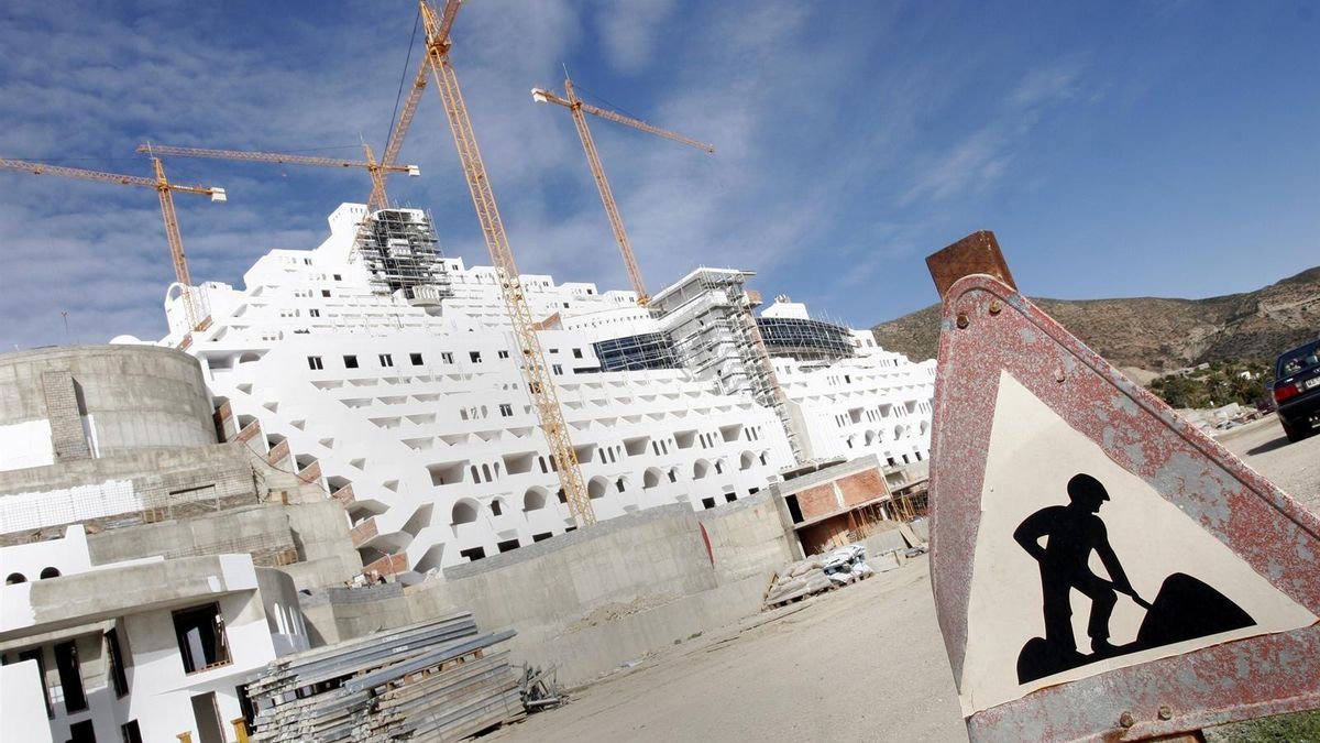 Aplazan vista por el hotel del Algarrobico tras solicitarlo Ayuntamiento y Abogacía del Estado