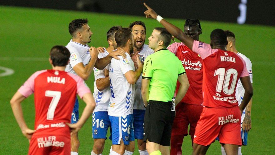 El Tenerife salva un punto insípido ante un Fuenlabrada que no tiró entre los palos