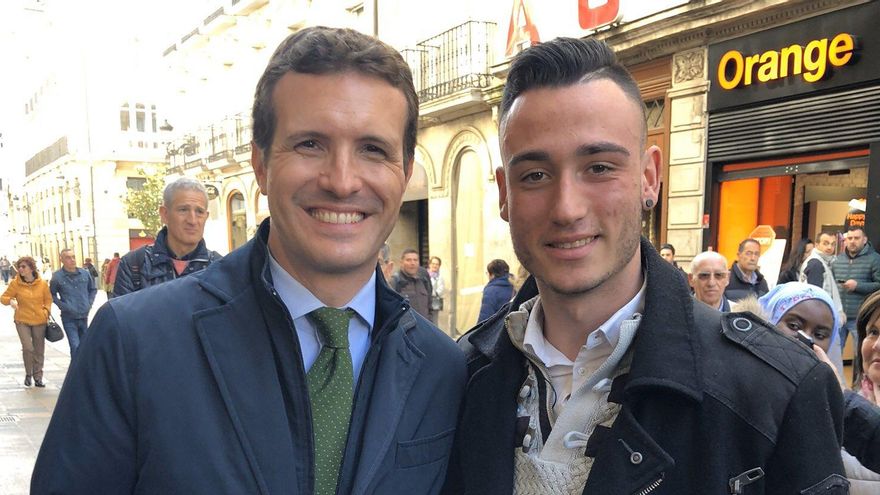Ander García Oñate, con Pablo Casado