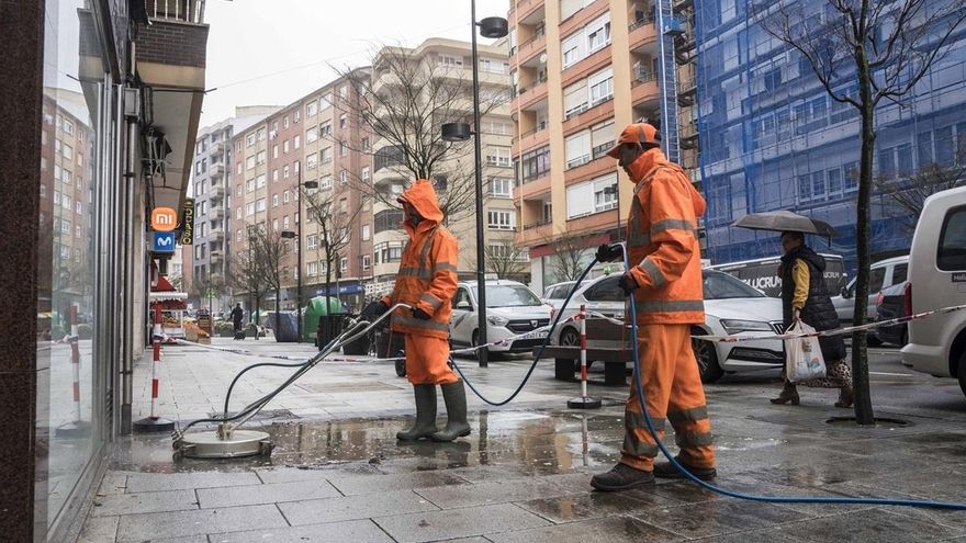 Archivo - Camargo invertirá 11 millones de euros en la limpieza viaria durante los próximos cinco años