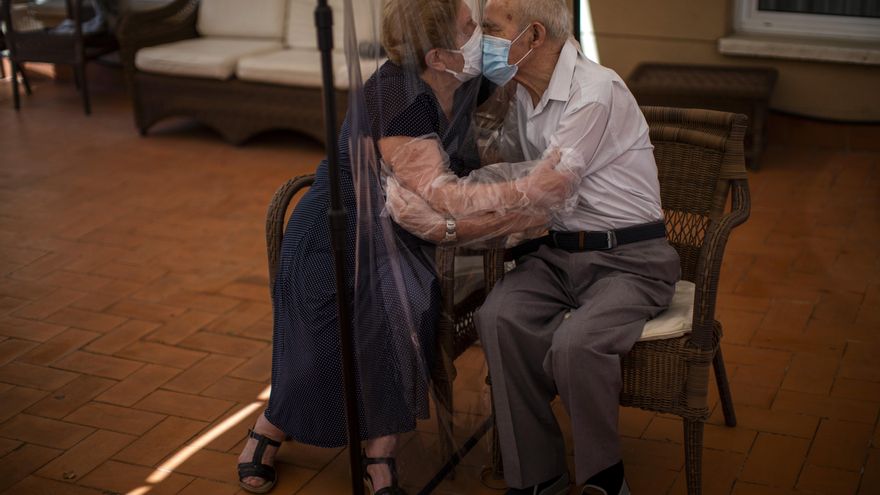 El fotoperiodista español Emilio Morenatti, premio Pulitzer por retratar el impacto de la pandemia en los mayores