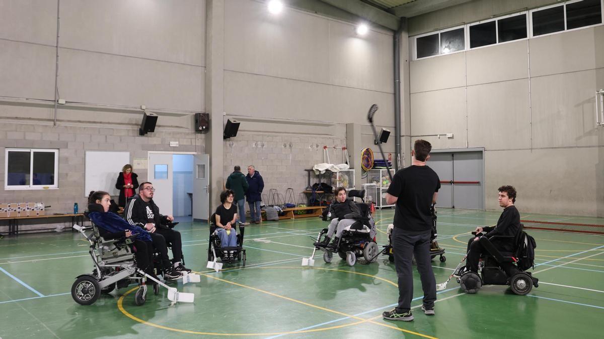 “Es que no hay nada”: un club de hockey de Zaragoza busca cubrir la falta de deporte adaptado para niños