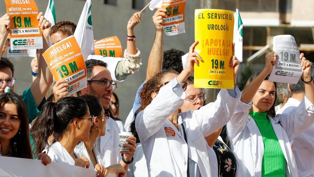 Los médicos reivindican su propia representación laboral en la sanidad pública canaria