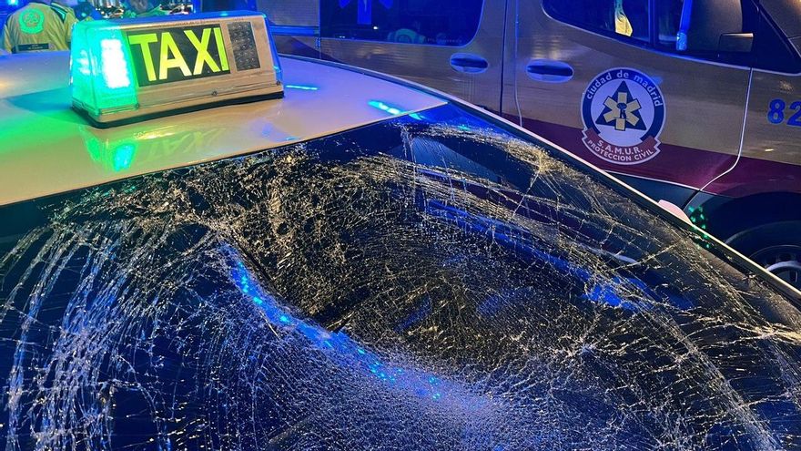 Un taxi atropella a un peatón que cruzaba mal la calzada en Atocha