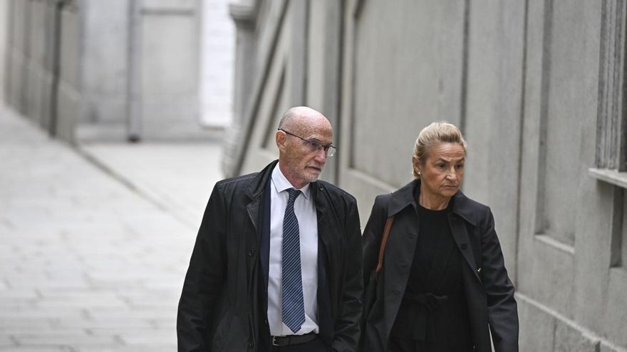 La fiscal jefa de la Inspección Fiscal, Antonia Sanz; y el fiscal delegado de protección de datos, Agustín Hidalgo, llegan al Tribunal Supremo