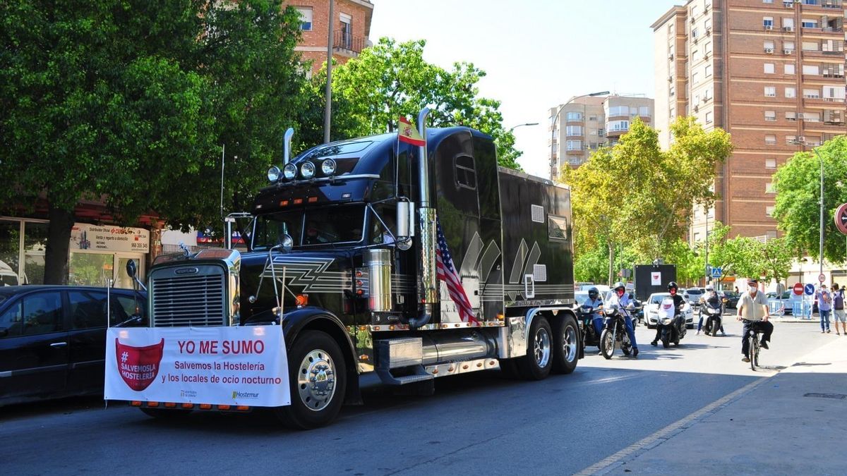 Huelga de la hostelería por las restricciones impuestas por el Gobierno regional a causa de la COVID