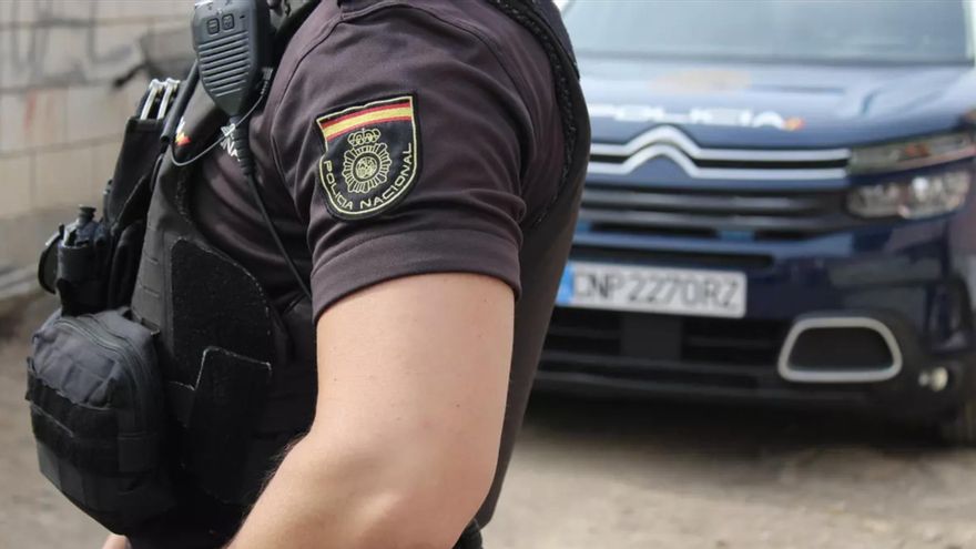 La Policía Nacional detiene en Zaragoza a una mujer tras robar con violencia una cadena de oro a una anciana y tragársela