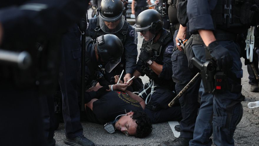 Soldados en Los Ángeles tienen autorización temporal para detener civiles, dice comandante