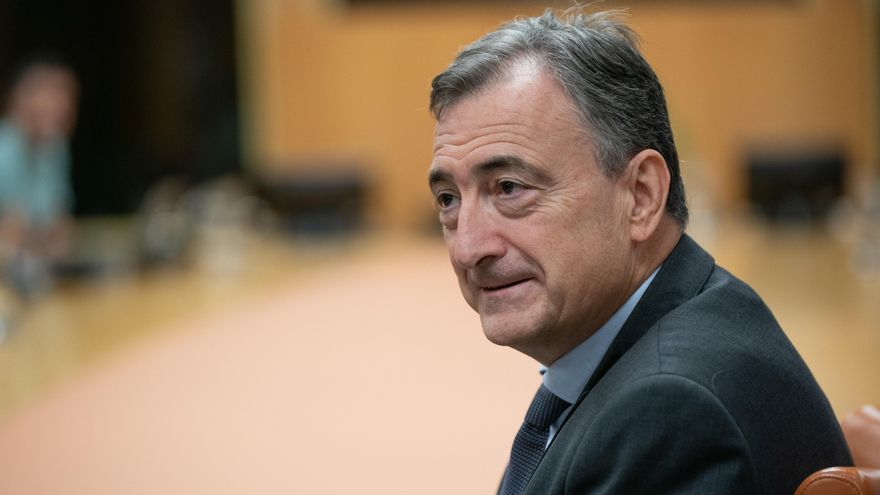 Aitor Esteban durante una reunión, en el Parlamento vasco, a 22 de septiembre de 2025, en Vitoria.