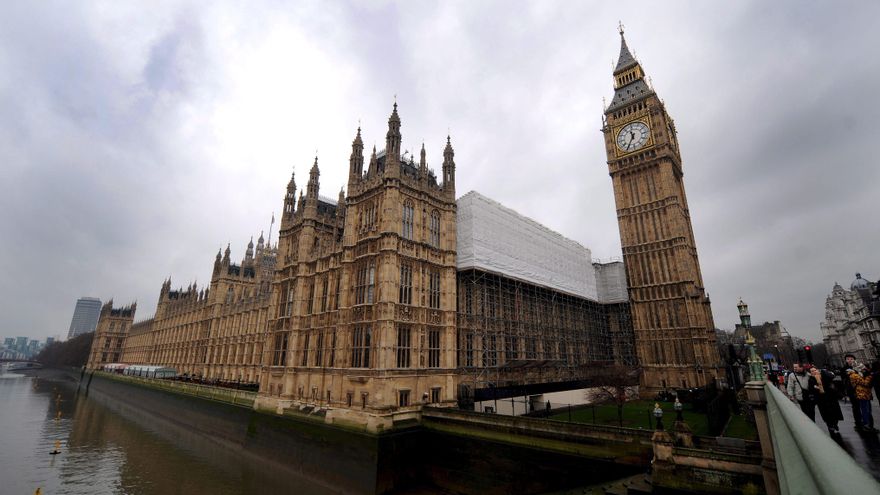 Nubes cubren el Parlamento en Westminster, Londres (Reino Unido). EFE/Andy Rain/Archivo