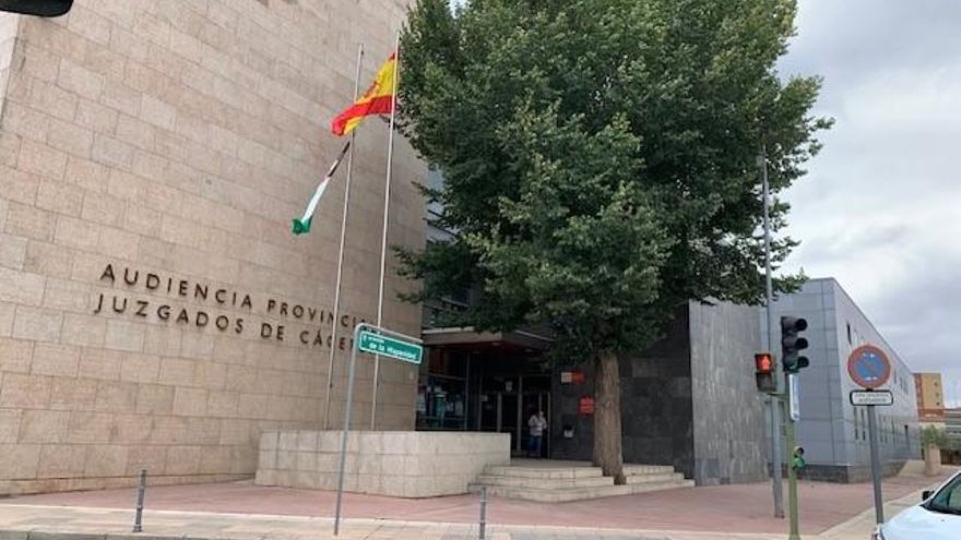 La madre y abuela de un menor, y una psicóloga, acusadas por Fiscalía de denunciar falsamente al padre